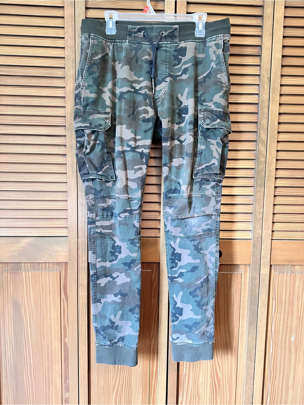H&M Men's Green Camouflage Cargo Joggers